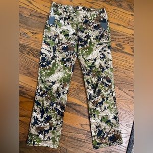 - Sitka traverse pants. These are available. Original buyer changed their mind.